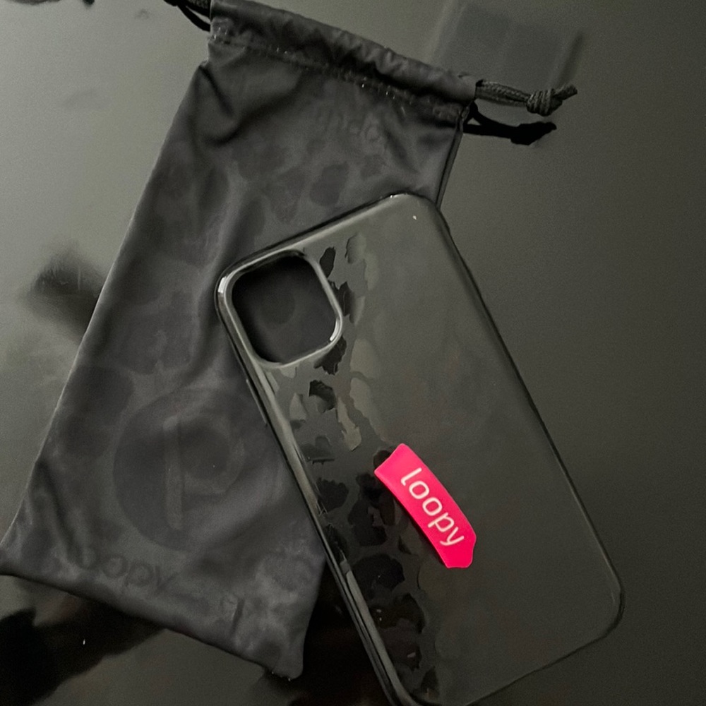 I phone 11 black leopard print loopy case with hot pink loop and bag